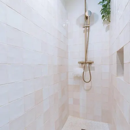 Urban & Stylish Republique! Apartment